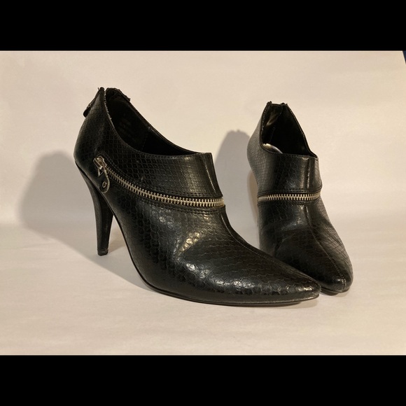 Xoxo black booties, size 8 - Picture 3 of 7